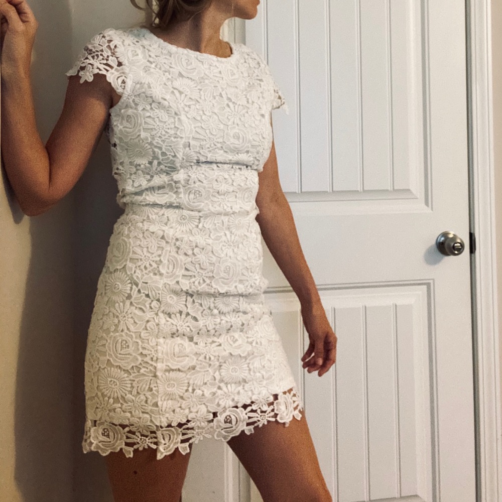 Lulu’s White Lace Dress